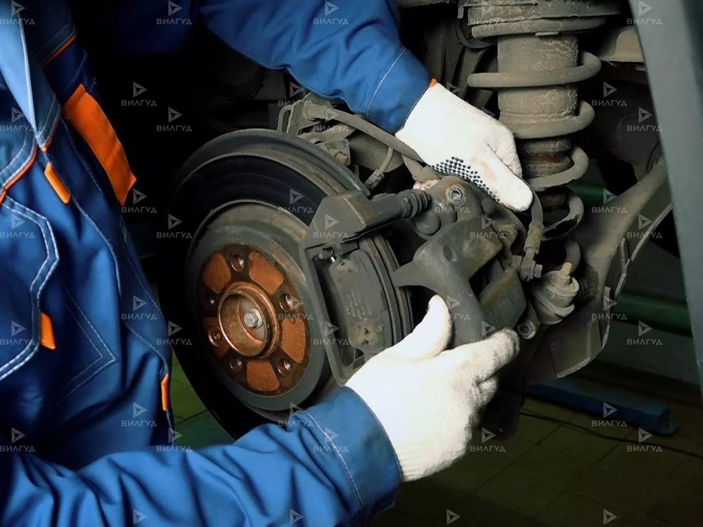 Замена тормозных колодок Ford Fusion