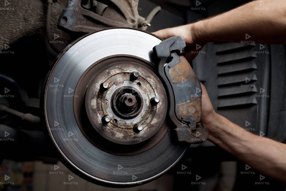 Замена задних тормозных колодок Peugeot Expert
