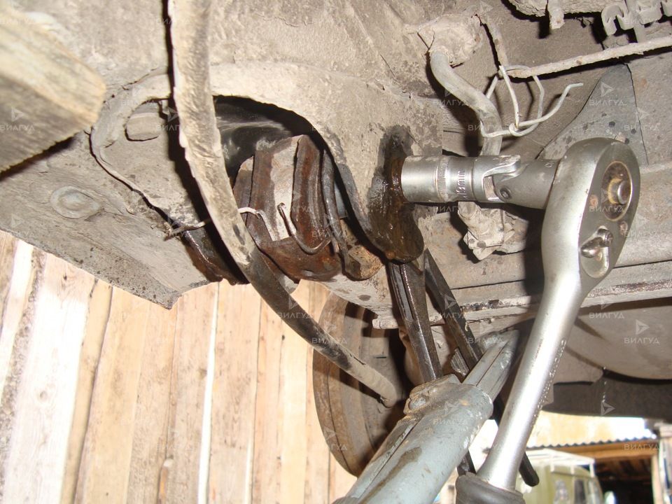 Замена сайлентблоков задней балки Mazda 323