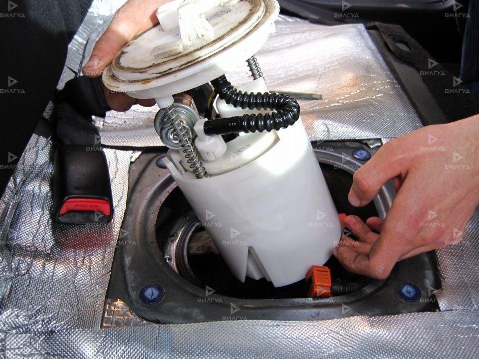 Замена топливного фильтра Seat